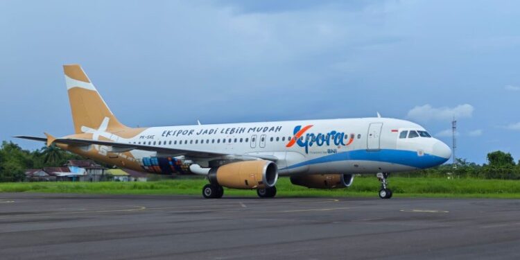 Foto:IST/MATA KALTENG - Pendaratan perdana Super Air Jet di Bandara H Asan Sampit, 12 Juni 2026.