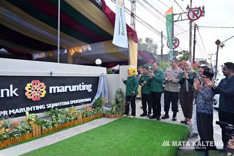 Bupati Kobar Lantik 12 Pejabat Pimpinan Tinggi Pratama