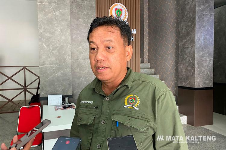 Warga Patungan Perbaiki Jalan Nasional di Muara Teweh, DPRD Kalteng Desak Perhatian Pemerintah Pusat