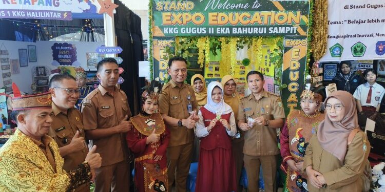 Foto:IST/MATA KALTENG - Salah satu stand sekolah yang mengikuti Expo Education MB Ketapang 2026.