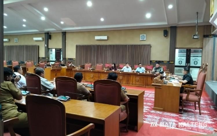 Foto:IST/MATA KALTENG - rapat dengar pendapat (RDP) terkait sengketa lahan antara Ayub Alamsyah dan PT Wilmar Nabati Indonesia, 15 Juni 2026.