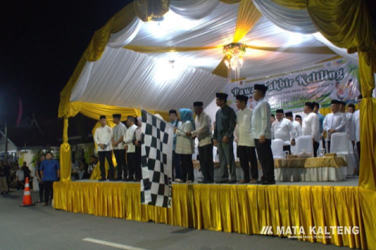 Bupati Kobar Lepas Peserta Pawai Takbir Keliling idul Adha 1447 Hijriah