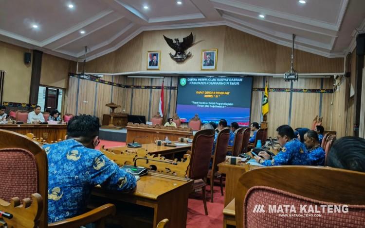 Foto:DIAN/MATA KALTENG - rapat kerja Komisi IV bersama Dinas Sumber Daya Air, Bina Marga, Bina Konstruksi, Perumahan Rakyat dan Kawasan Permukiman (SDABMBKPRKP), Bidang Pengadaan Barang dan Jasa, Bapperida, Inspektorat, serta BKAD, Rabu 17 Juni 2026.
