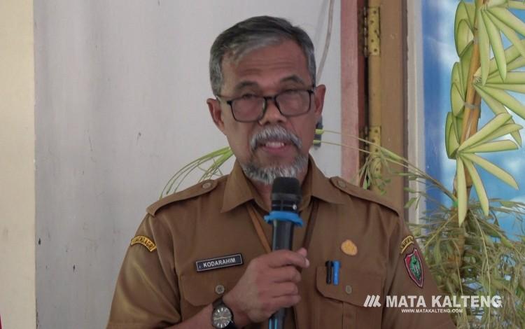 Foto:Kepala SMAN 2 Sampit, Kodarahim.