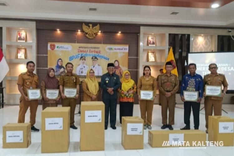 Pemkab Kobar Beri Apresiasi Desa Terbaik dalam Program BPJS Ketenagakerjaan