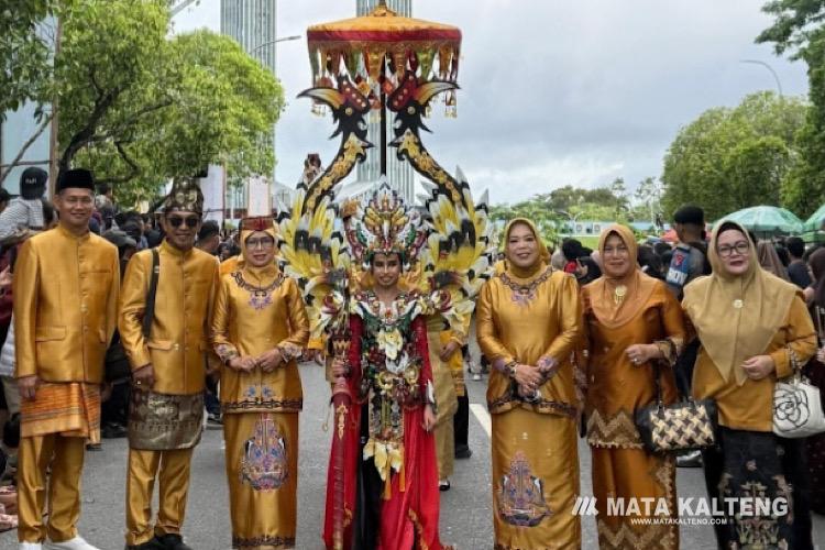 Kobar Meriahkan Pawai FBIM Kalteng 2026