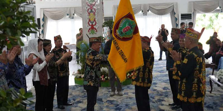 FOTO: IST - Gubernur Agustiar Sabran melepas kontingen Pesparawi Kalteng untuk berlaga pada lomba tingkat nasional ke-14 di Manokwari, Papua Barat, bertempat di Aula Serba Guna, Istana Isen Mulang Palangka Raya.