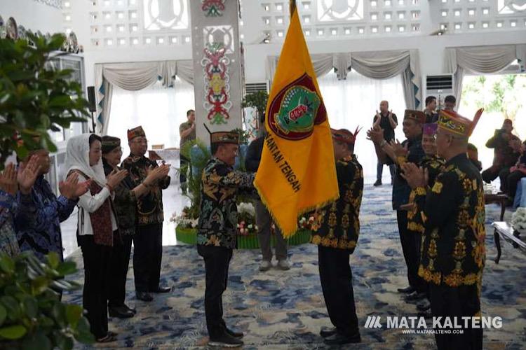FOTO: IST - Gubernur Agustiar Sabran melepas kontingen Pesparawi Kalteng untuk berlaga pada lomba tingkat nasional ke-14 di Manokwari, Papua Barat, bertempat di Aula Serba Guna, Istana Isen Mulang Palangka Raya.