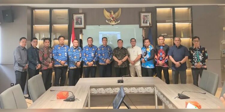 Foto:IST/MATA KALTENG - Bupati Kotim, Halikinnor, saat melakukan audiensi dengan jajaran Direktorat Jenderal Perhubungan Udara Kementerian Perhubungan Republik Indonesia.