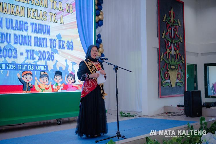 Momen Perpisahan dan Pelepasan Peserta Didik TK/KB Buah Hati Dihadiri Bunda PAUD Kapuas