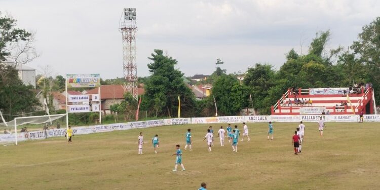 FOTO: AGUS/MATAKALTENG- Pertandingan Putra Baru FC vs Tunas Garuda pada laga lanjutan HNR cup 2 2026.