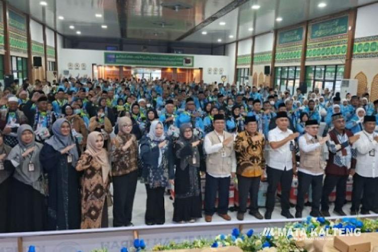 Bupati Kobar Lepas 161 Jemaah Calon Haji