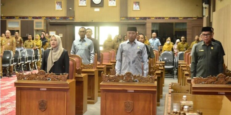 Foto:IST/MATA KALTENG - Rapat paripurna penyampaian pandangan umum fraksi DPRD Kotim.
