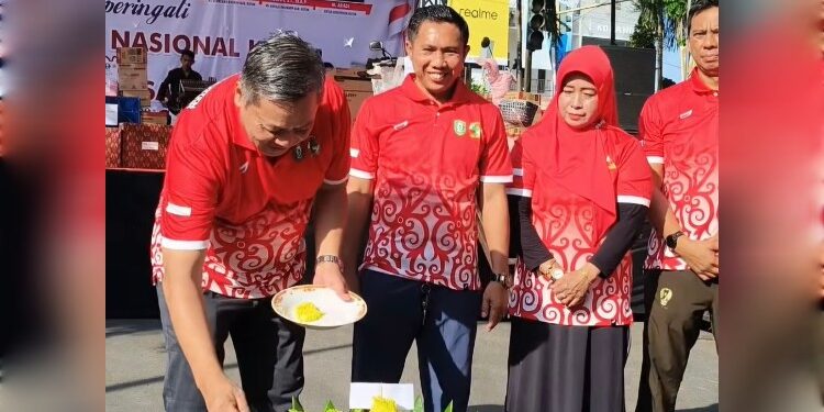 Foto:IST/MATA KALTENG - Pembukaan Jalan Sehat dalam rangka Peringatan Hari Koperasi ke-79 .dan Hari Kewirausahaan & UMKM Nasional Tahun 2026 di Taman Kota (Depan Swalayan UMKM), 12 Juli 2026.
