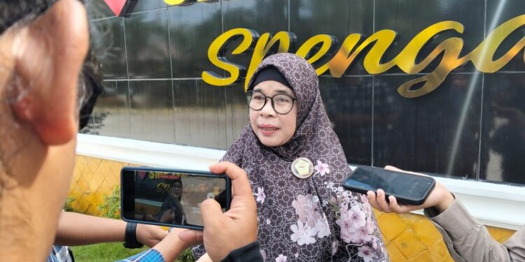 Foto:Kepala SMP Negeri 3 Sampit, Dra. Hj. Siti Hadijah.