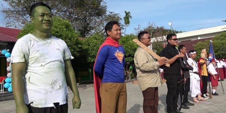 Foto:DIAN/MATA KALTENG - Guru SDN 3 MB Hulu saat perkenalan dalam MPLS, 13 Juli 2026.