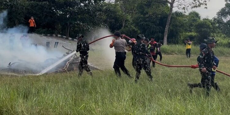 Foto:IST/MATA KALTENG - Simulasi pemadaman Karhutla di Kotim, 15 Juli 2026.