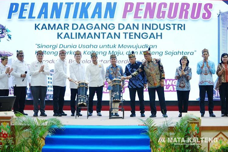Gubernur Hadiri Pelantikan KADIN Kalteng