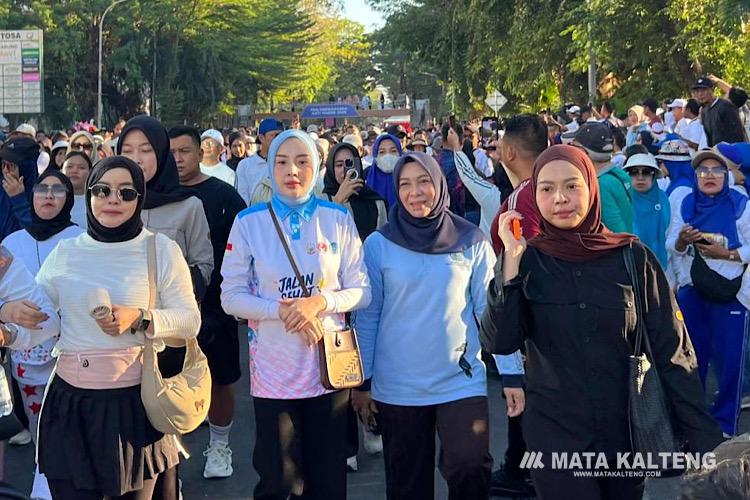 Aisyah Thisia Hadiri Jalan Sehat Nasional