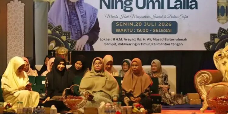 Foto:IST/MATA KALTENG - Wabup Kotim Irawati saat hadiri tabligh Akbar bersama Ning Umi Laila.