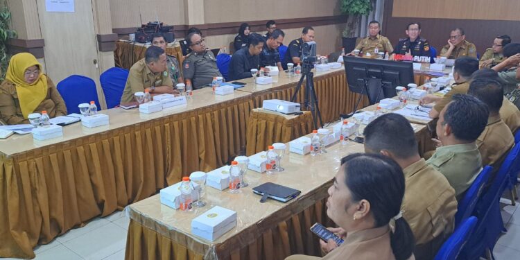Foto:DIAN/MATA KALTENG - Monitoring dan Evaluasi Kegiatan Bersama Penegakan Hukum Pemberantasan Rokok Ilegal Semester 1 di Aula Habaring Hurung Lantai III, KPPBC TMP C, 28 Juli 2026.